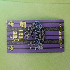 Disney Parks Haunted Mansion "Beware Of Hitchhiking Ghosts" Pin NEW PB1B10
